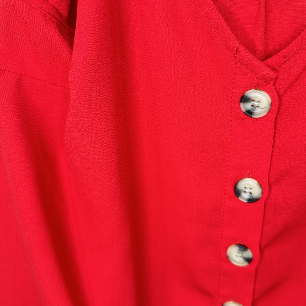 Red button front top - Picture 4 of 6